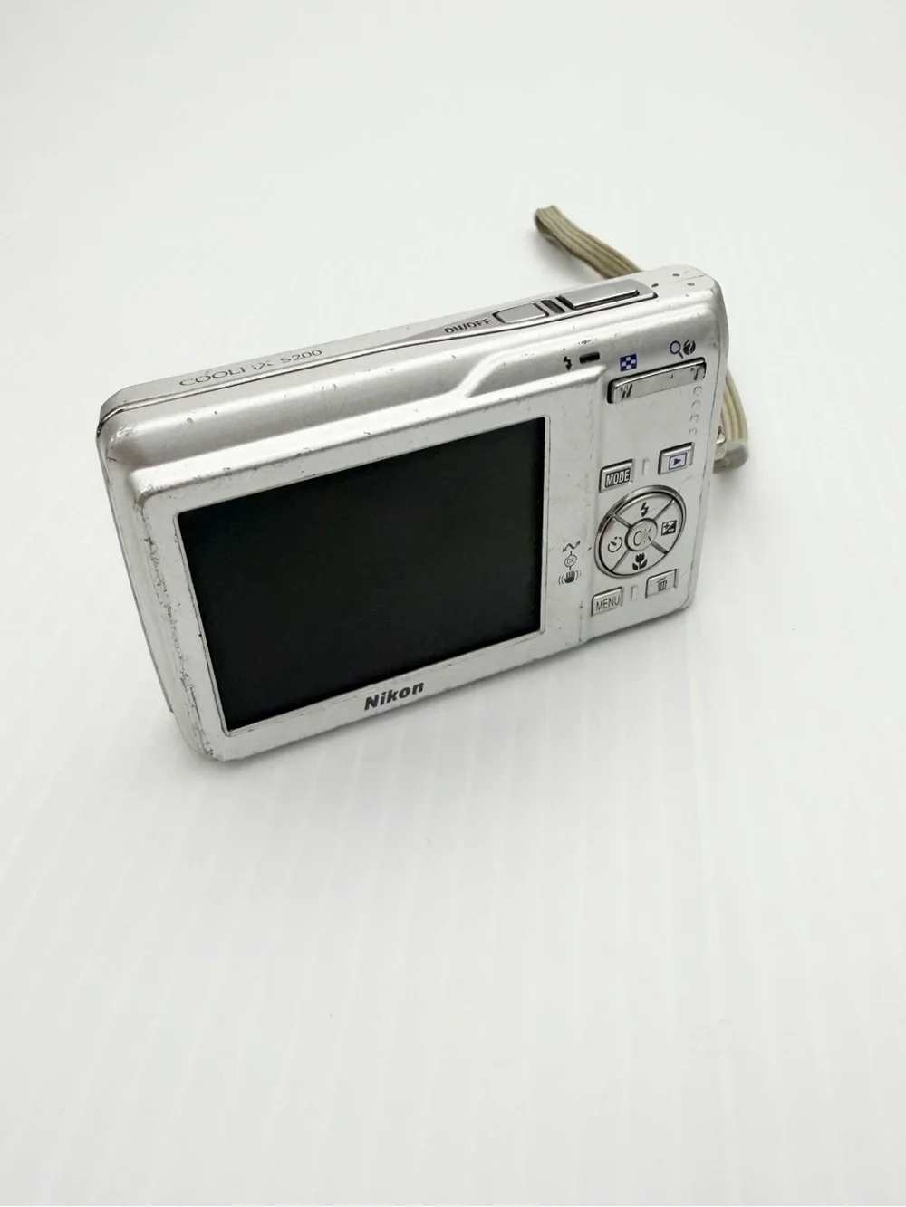 Nikon Coolpix S200 7.1MP Silver Compact Digital Camera